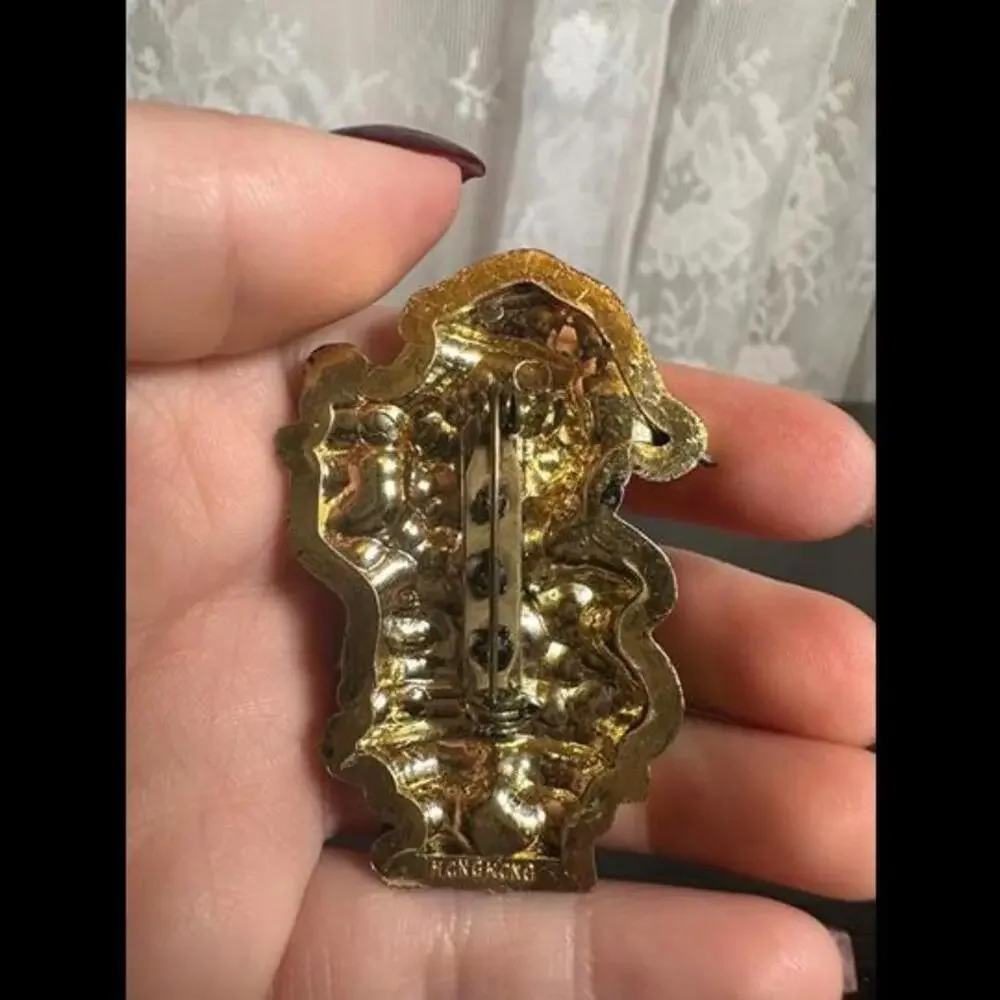 Vintage Festive Santa Claus Pin - Holiday Accessory